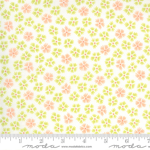Strawberries Rhubarb Linen Sprout Daisies 20405 21 by Fig Tree Quilts for Moda